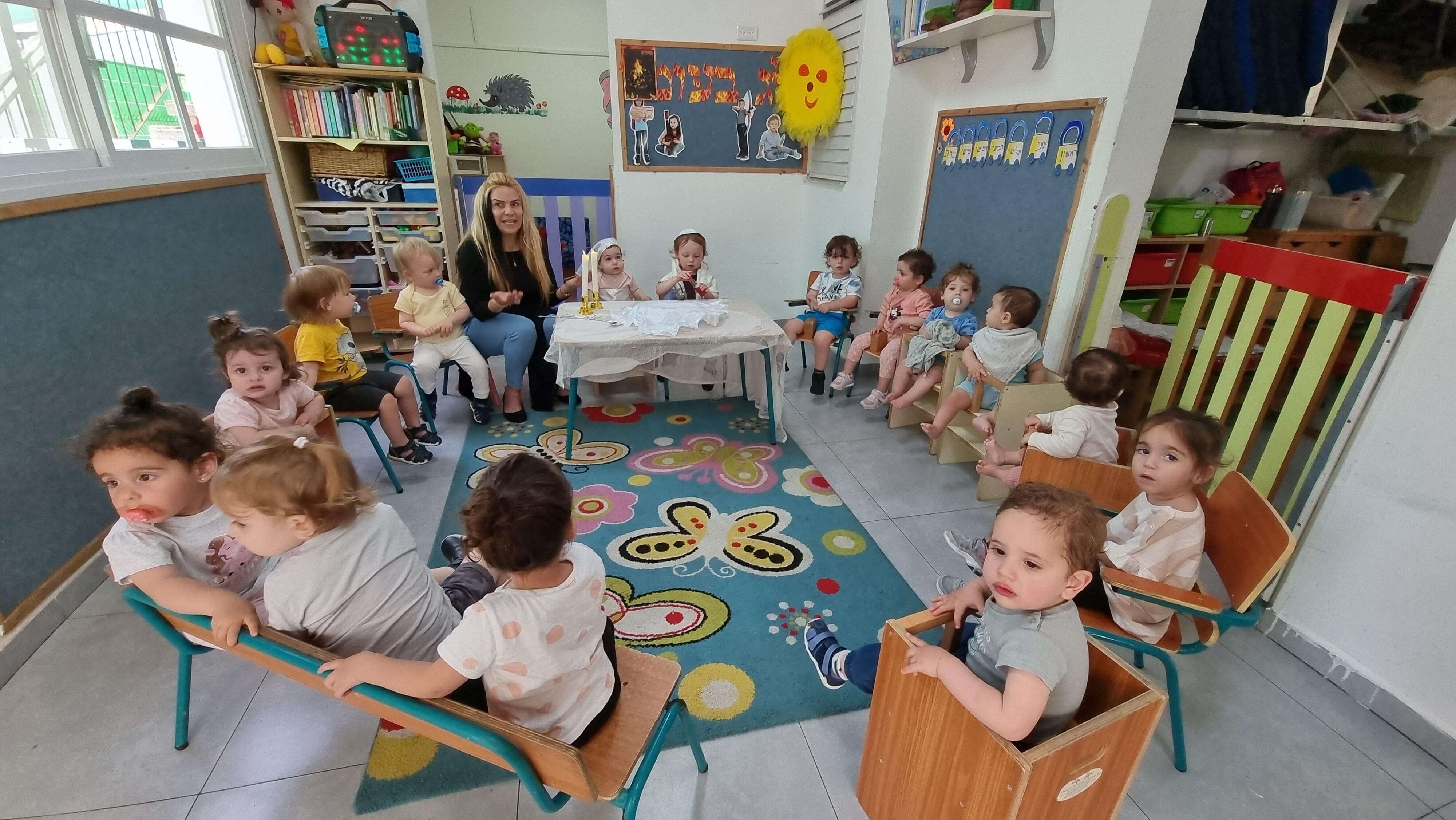 ילדים משחקים